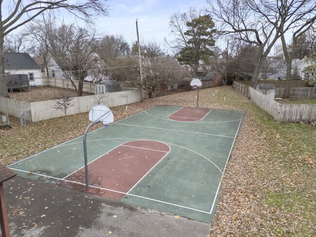 Building Photo - 1710 Hess Blvd