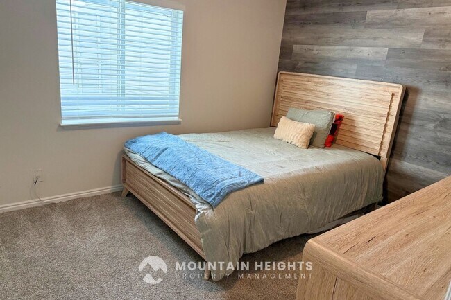 Building Photo - 3987 Red Tail Dr