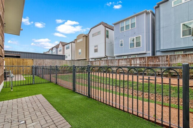 Building Photo - 10943 Grove Tree Ln