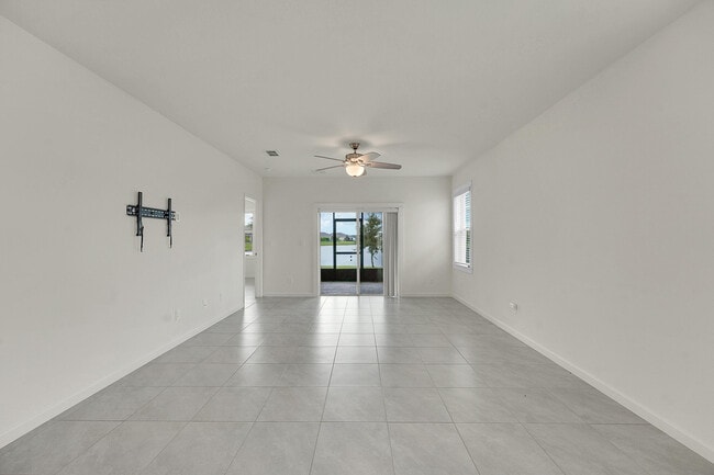 Building Photo - 10692 SW Vasari Way
