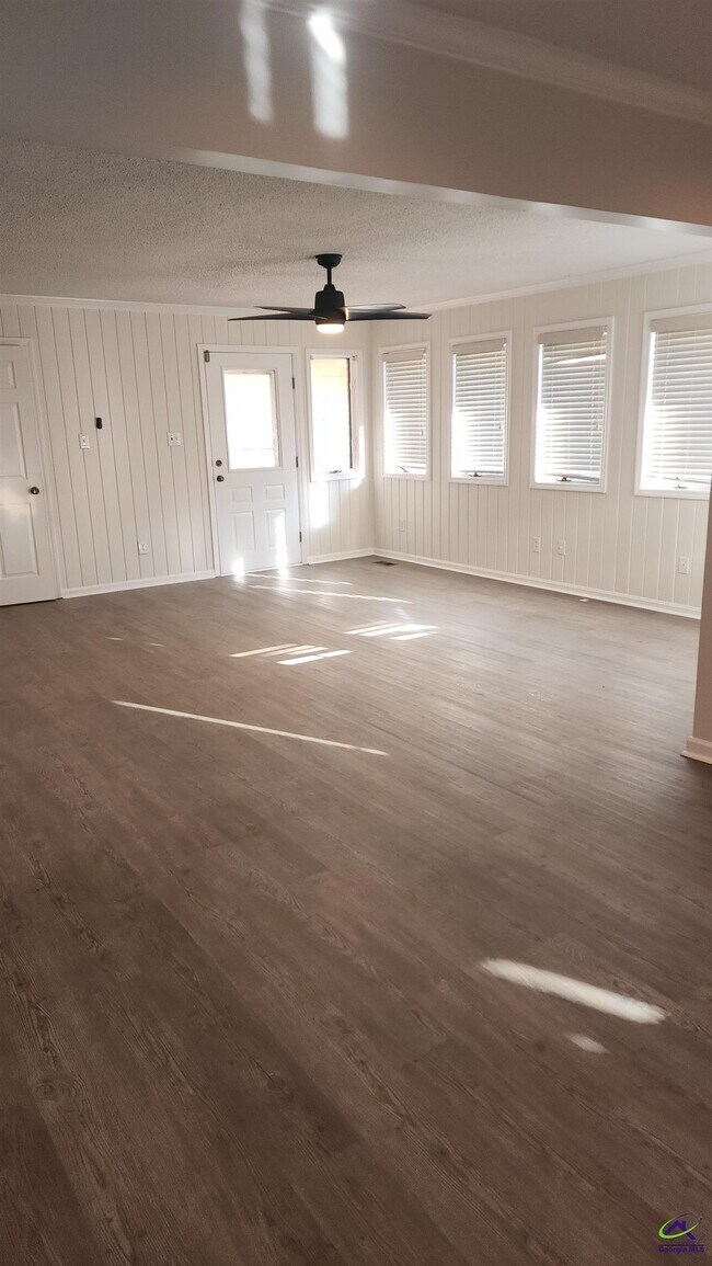 Building Photo - 114 Van Dr