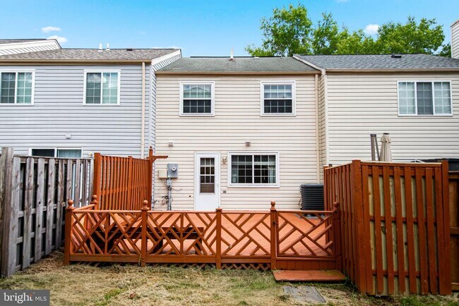 Building Photo - 6324 Lightburn Ct