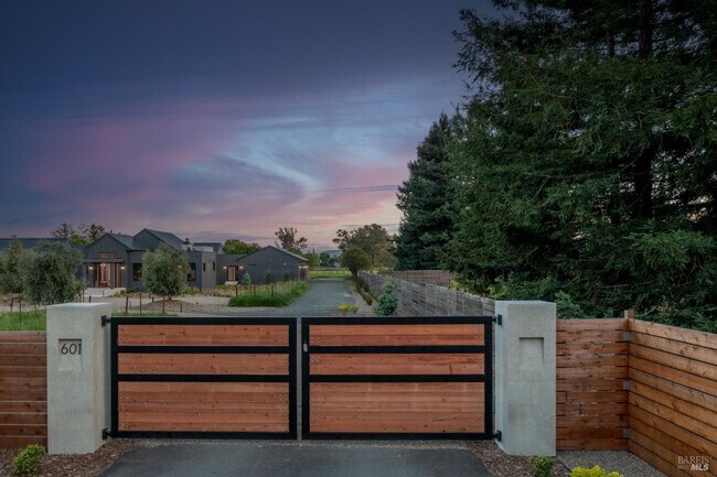 Building Photo - 601 Napa Rd