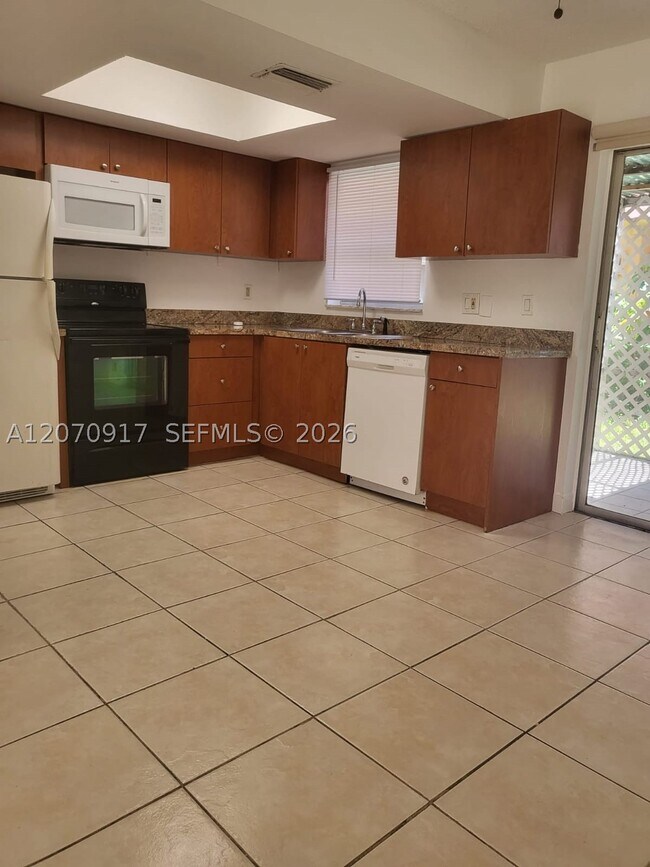 Building Photo - 2554 NW 52nd Ave