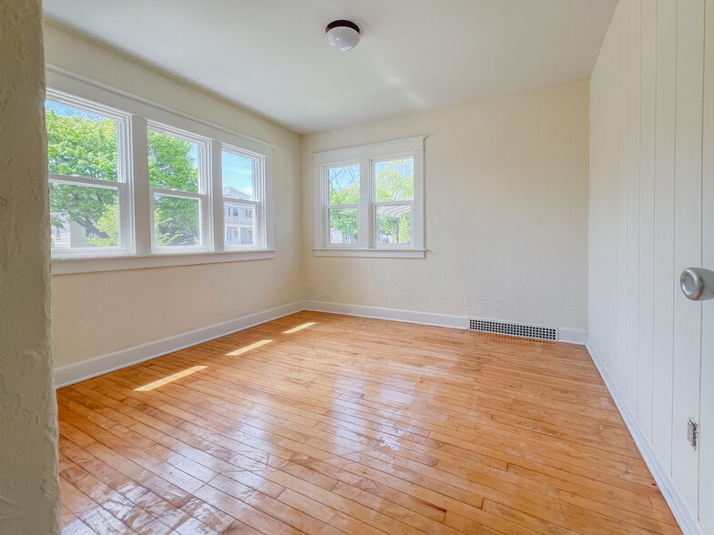 Building Photo - 1218 Bluff Ave