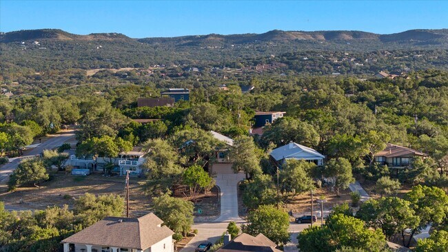 Building Photo - 785 Lake Forest