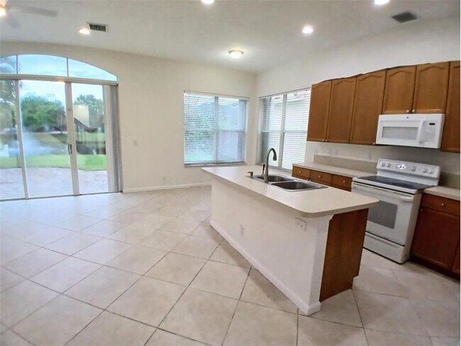 Primary Photo - 1171 W Magnolia Cir