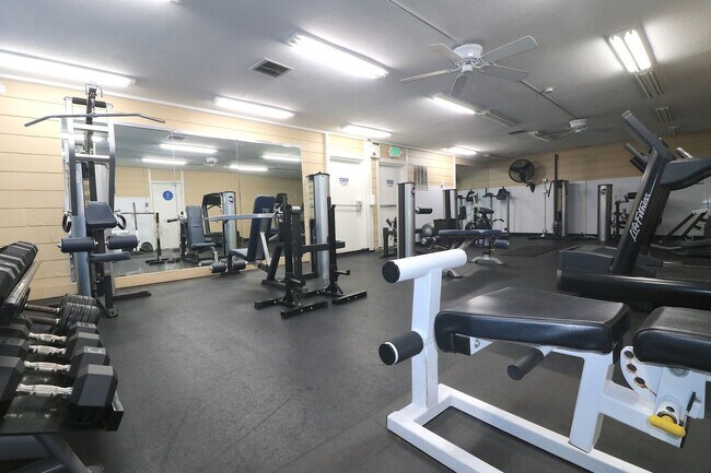 Building Photo - 3rd floor studio in Mission Valley! Beautiful vinyl flooring throughout/ 1 Prkg Space/ Mission Va...