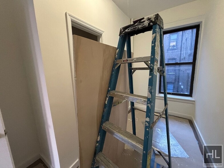 Building Photo - YORK AVENUE