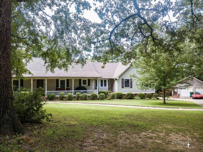 Building Photo - 11 Henry Ct