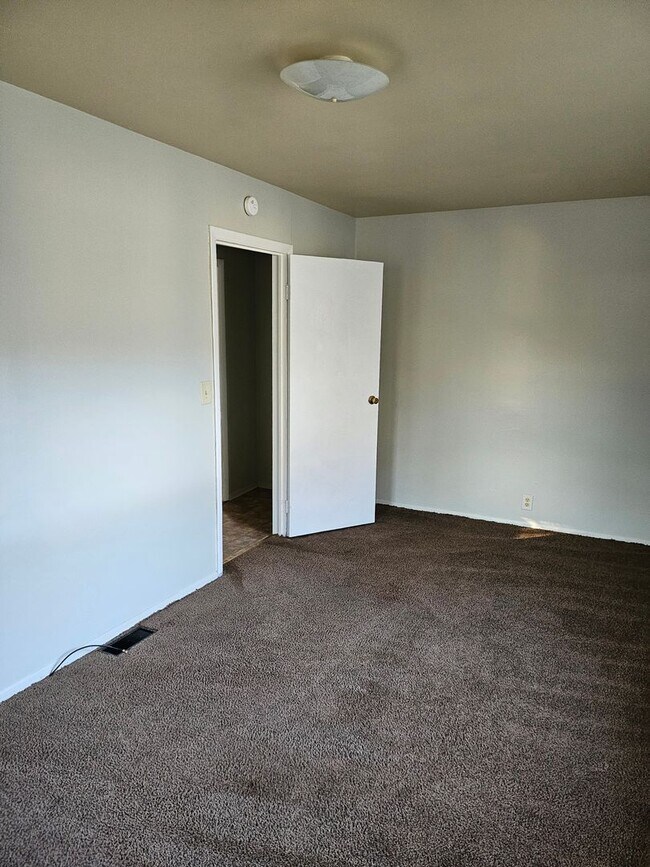 Primary Photo - 3 Bed 1 bath house