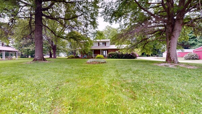 Primary Photo - County living with pond & out buildings