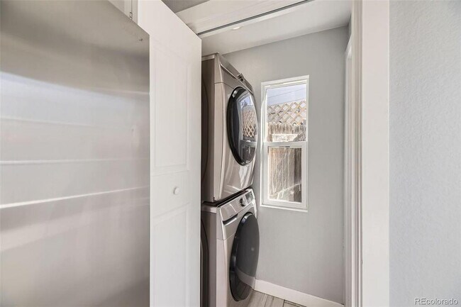 Building Photo - Available Now! "Charming 3-Bed Denver Gem ...