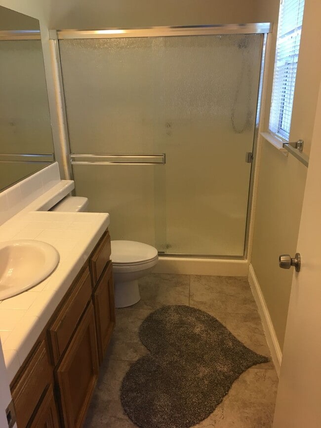 Building Photo - 3+2 NW Hageman & Jewetta Area $2200+ $2200 Deposit