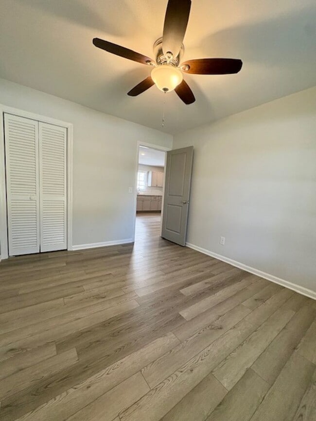 Building Photo - Charming Three Bedroom Duplex on Harborvie...