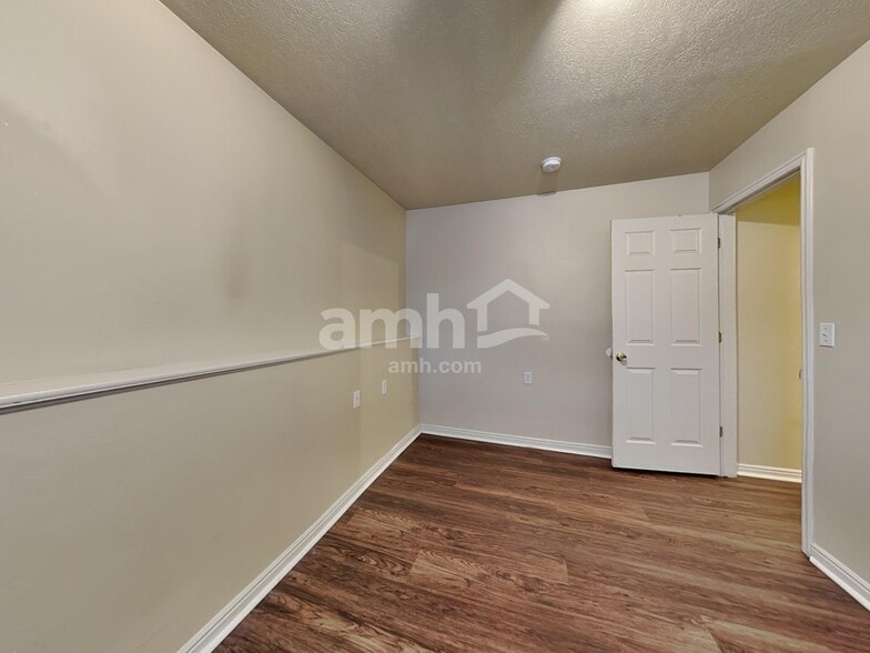 Building Photo - 1365 E 150 S