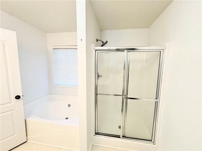 Building Photo - 6475 White Walnut Way