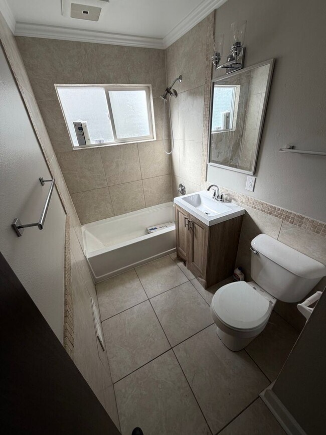 Building Photo - 516-518 South 70th Street