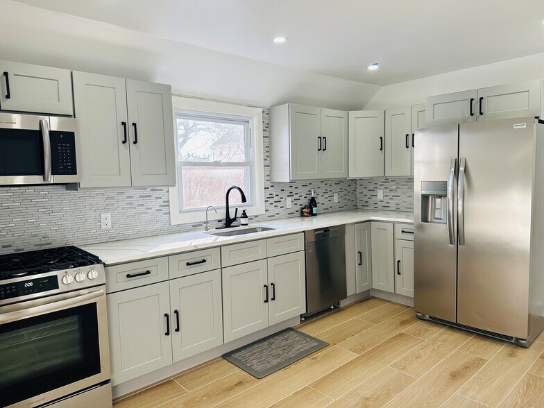 Kitchen - 11 Raymond Pl