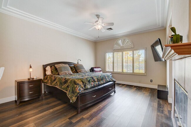 Building Photo - QUALITY FULLY FURNISHED SEVEN HILLS HOME WITH A PRIVATE POOL AND SPA