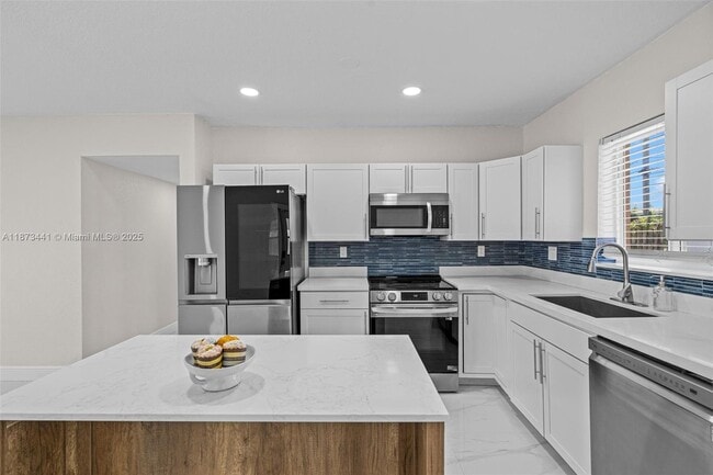 Building Photo - 3220 NW 4th Ct