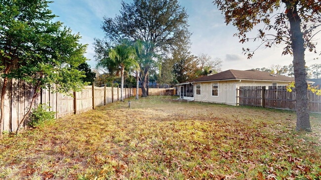 Building Photo - 12947 Tree Wy Ct N