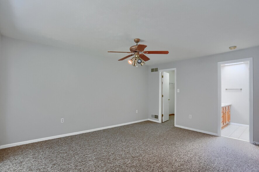 Building Photo - 2624 Hunters Point Dr