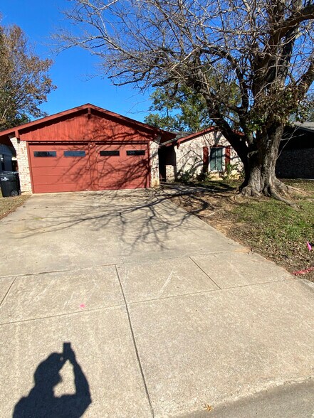 Building Photo - 2709 Shawn Dr