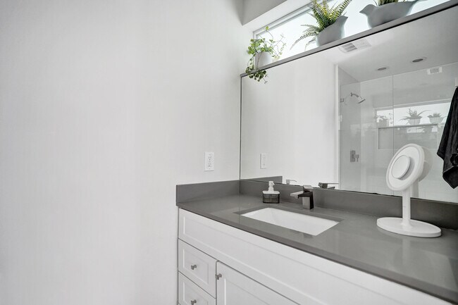 Building Photo - 1299 SW 9th St