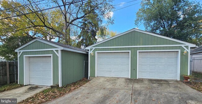 Building Photo - 205 3rd Ave SW