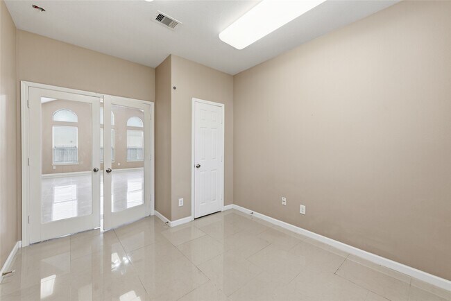 Building Photo - 8234 Hall View Dr