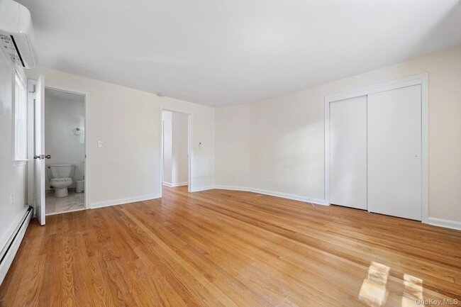 Building Photo - 1 Blackthorn Ln