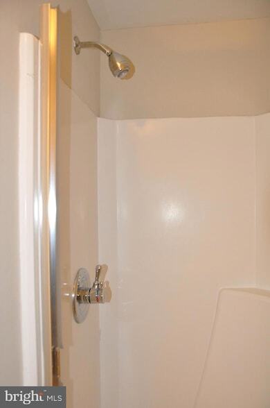 Building Photo - 9705 Glen Ave