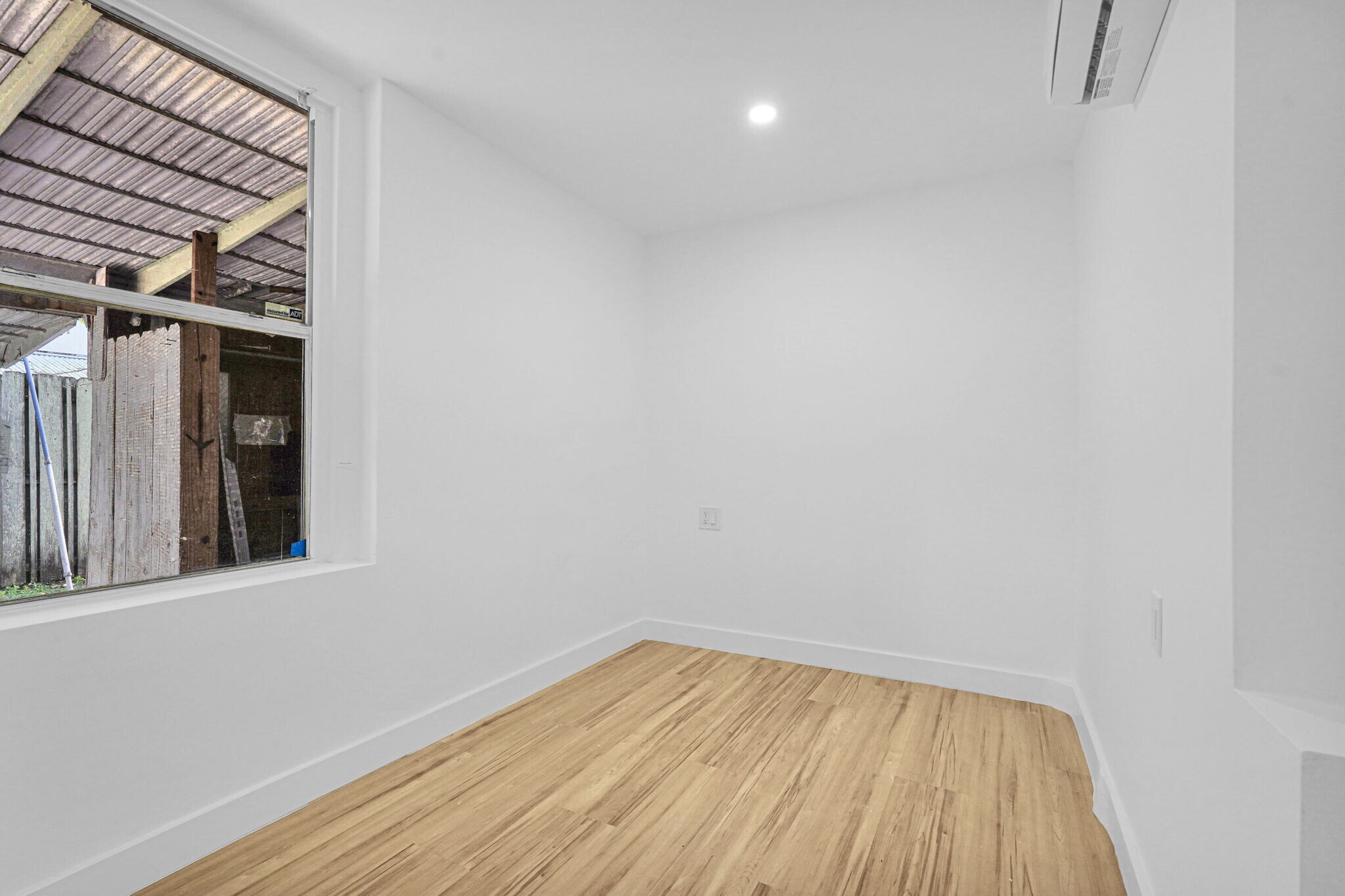 Building Photo - 2419 Coolidge St