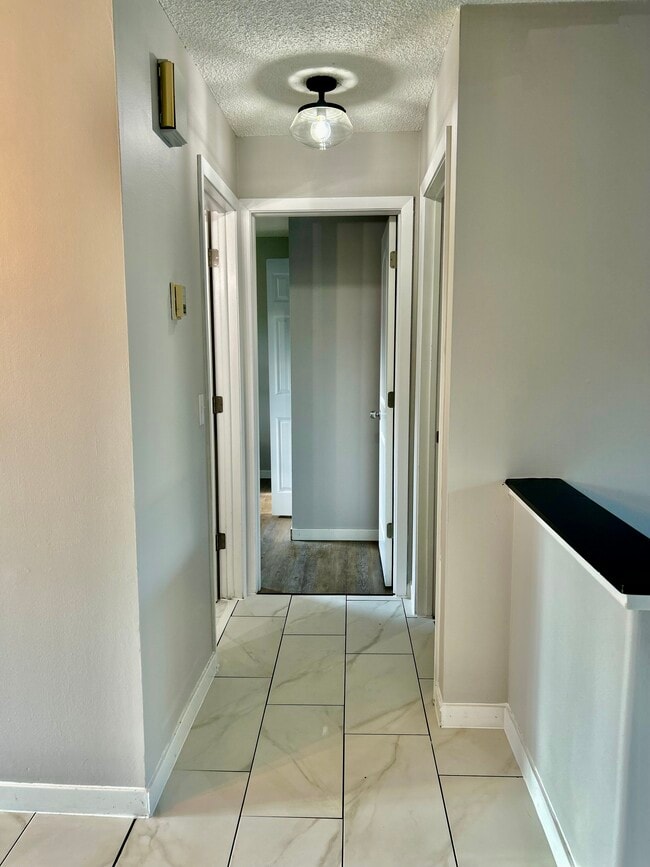 Building Photo - 414 Belle Aire Dr
