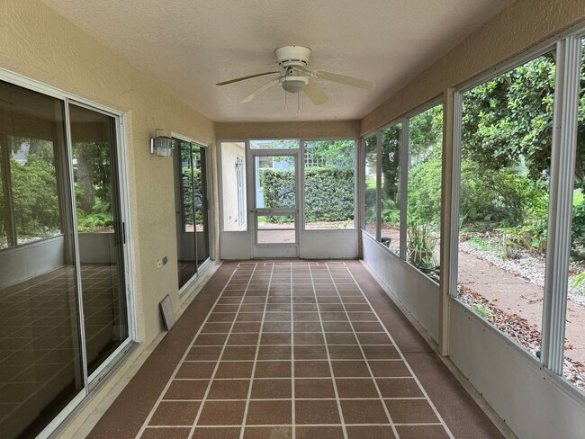 Building Photo - 509 Loma Paseo Dr