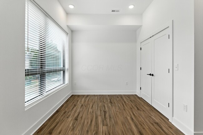 Building Photo - 1106 Oak St