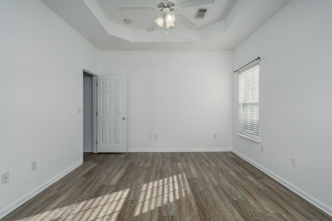 Building Photo - Charming and Newly Renovated 3 Bedroom 2 Bath Home Available Now!