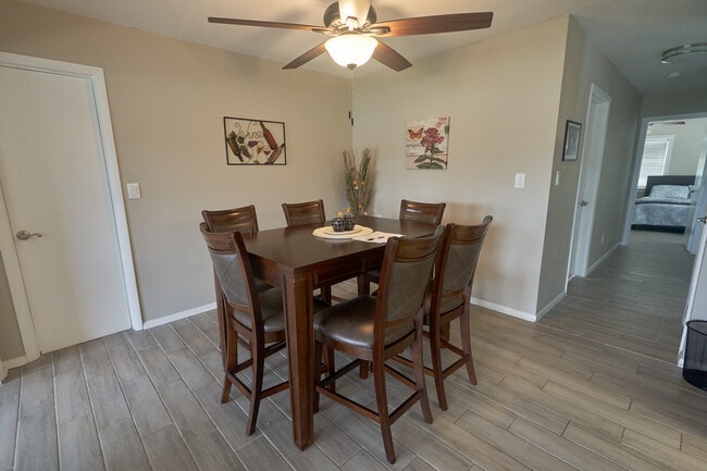 Kitchen Seating for 8 - 709 Meredith St