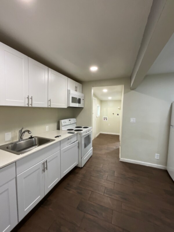 Building Photo - 2533 W Southcross Blvd