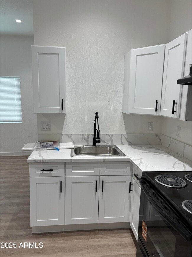 Building Photo - 2618 E Sandra Terrace