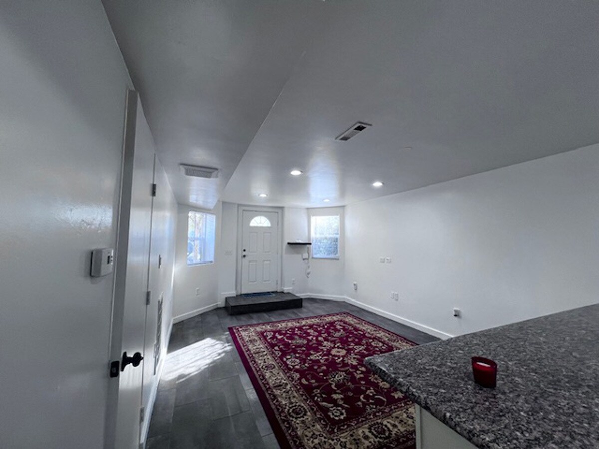 Building Photo - 731 Willow St