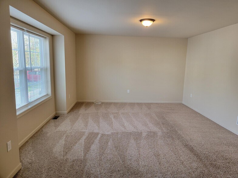 Building Photo - 30 Christy Ct