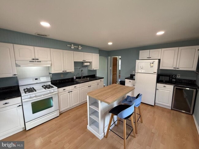 Building Photo - 503 West Lawn Ave