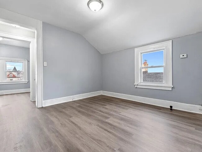 Building Photo - 32 Llewellyn Ave