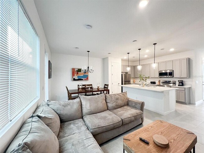 Building Photo - 868 Longboat Dr