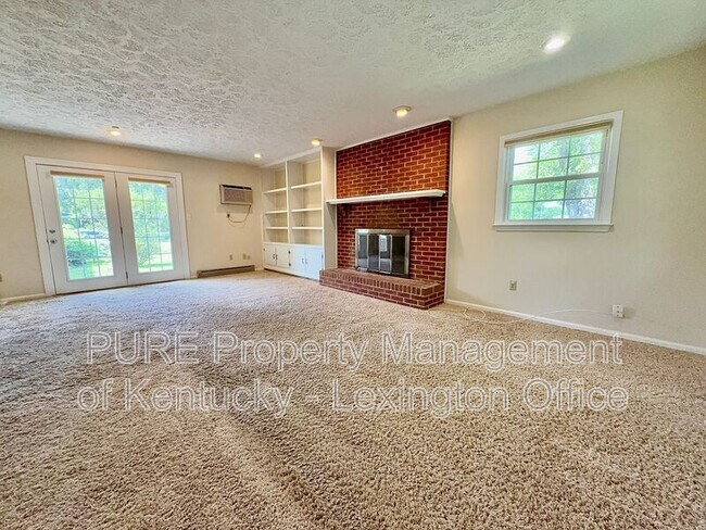 Building Photo - 2077 Dogwood Dr