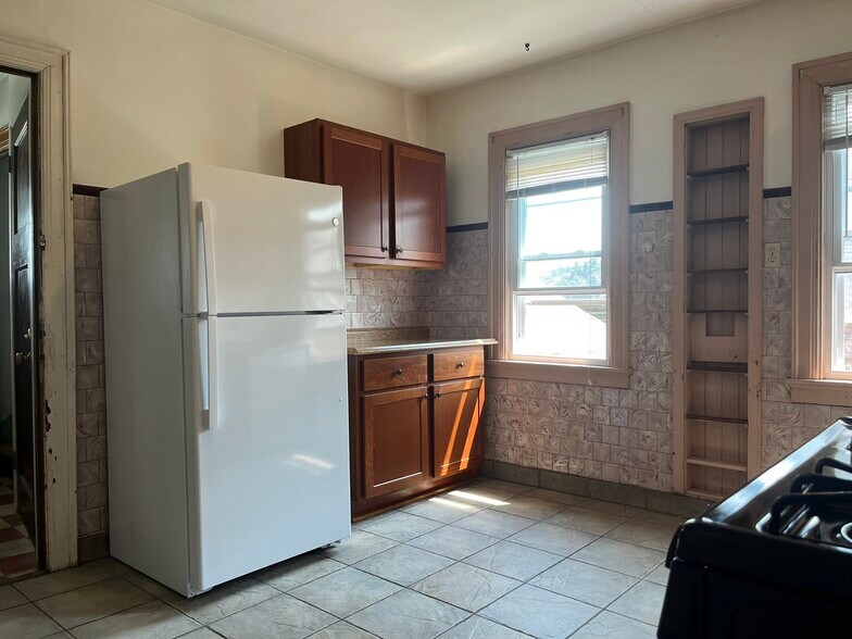 Building Photo - 3220 N Oakland Ave