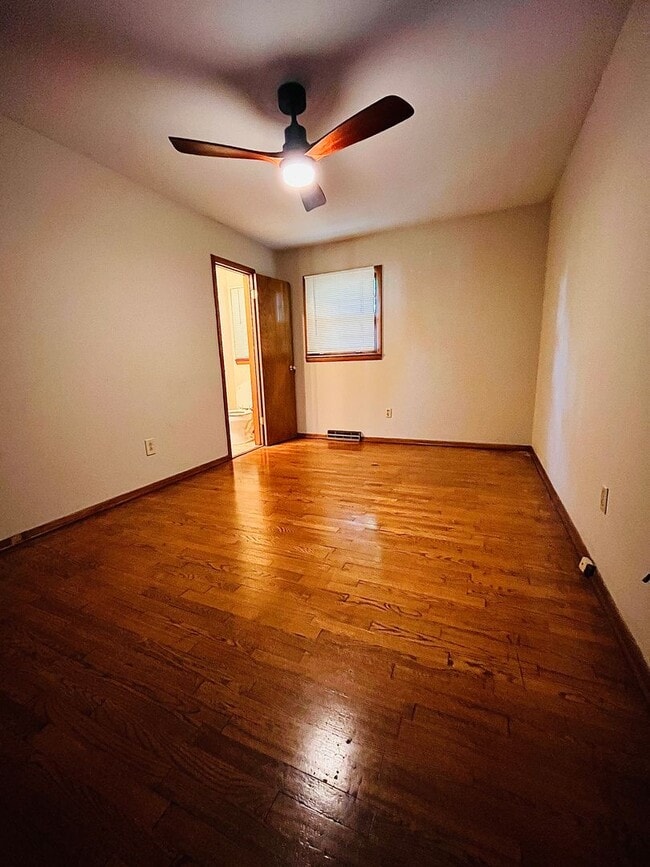 Building Photo - Single Family Home - 3 bedrooms and 1.5 ba...