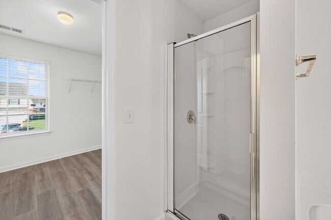 Building Photo - Expansive 4-bedroom, 3.5-bathroom single-family home boasts 3,150 sq. ft.